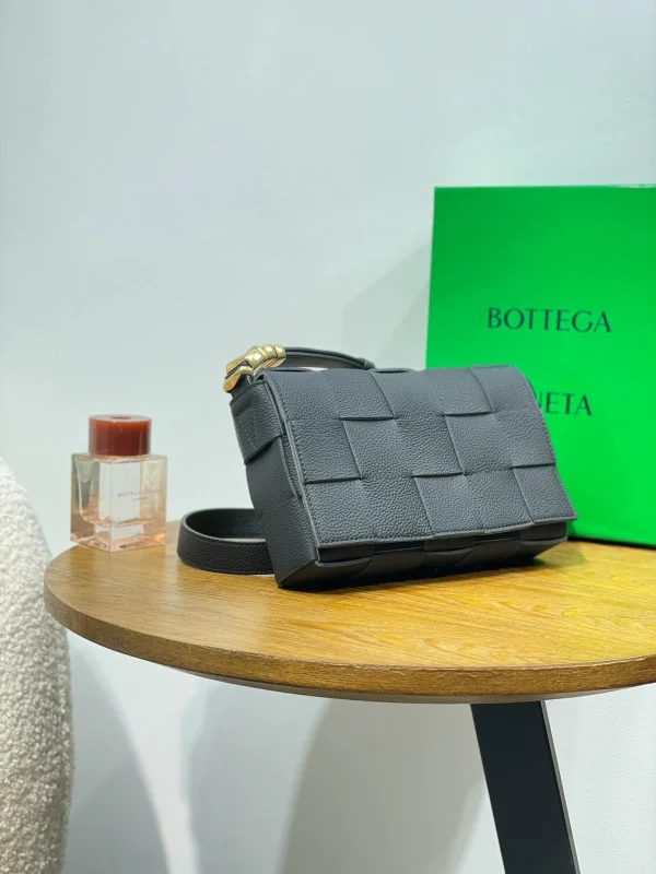 BV CASSETTE bag Size:23x15cm 666870