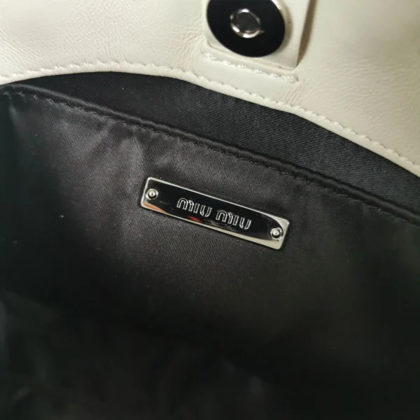 Miu Miu Casual Lambskin Size£º20X15X4.5cm