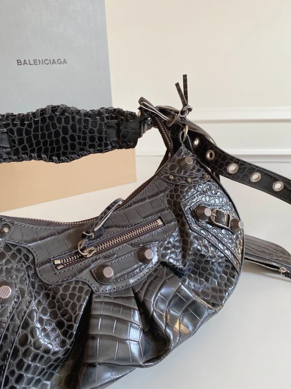 Balenciag Le Cagole Crossbody Bag Size: 33*16cm*8cm