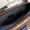 Louis Vuitton Size: 22 x 18 x 8 cm