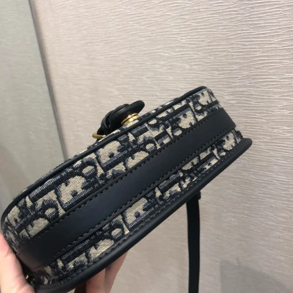 bobby series size:22*17*6cm