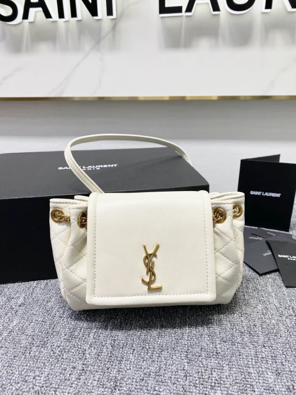 Lambskin Size: 18x13x6cm Code: 672838