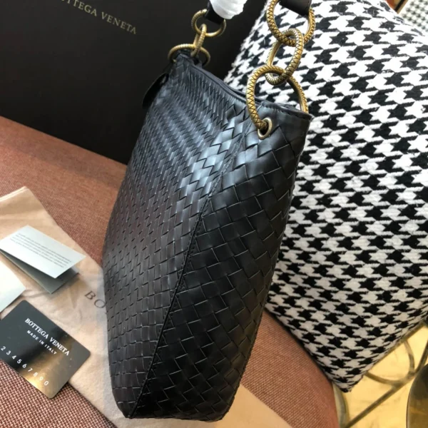 BV Briefcase Size: 33cm Black