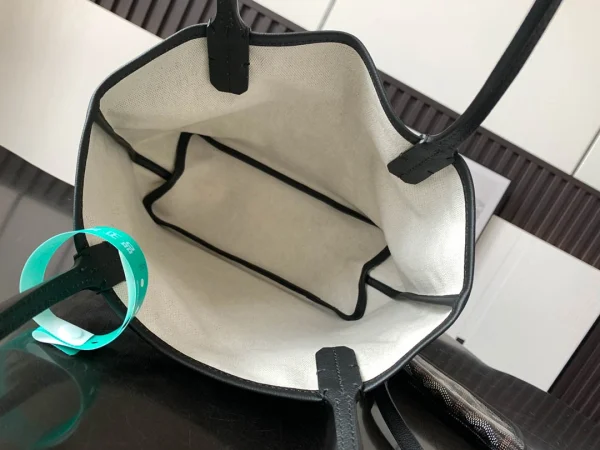 muse bag cosmetic bag