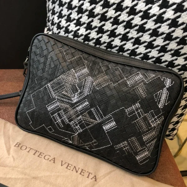 BV Briefcase Size: 37cm Black