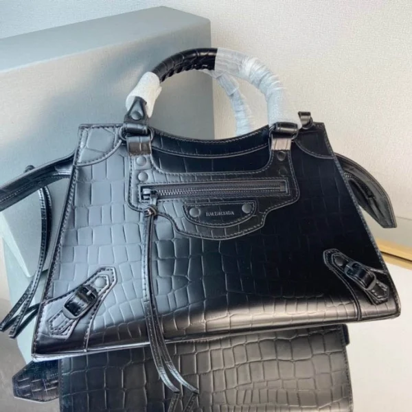 Balenciag* Neo Classic Casual Bag Size: 18cm