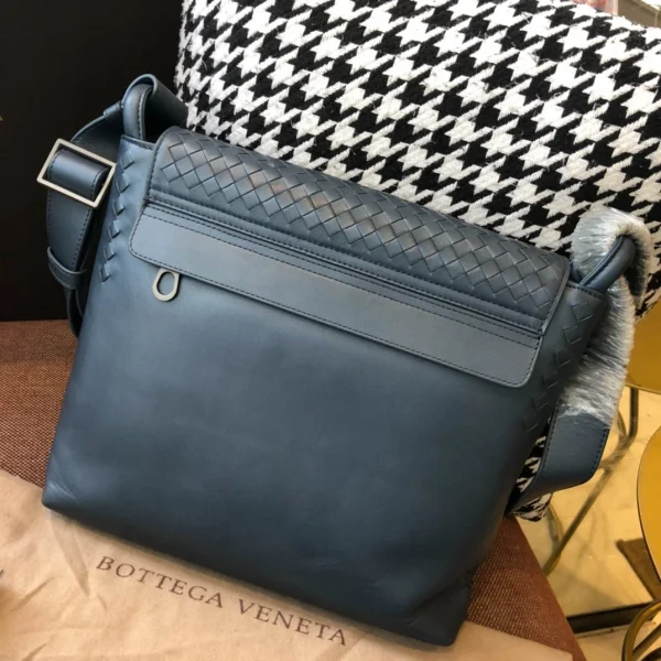 BV Briefcase Size: 32cm Blue