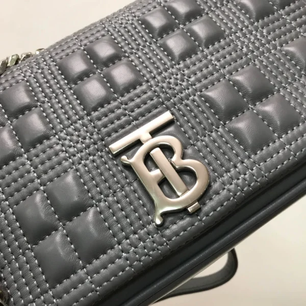 Lola bag Size:W23 x H13 x D6cm Code:650678