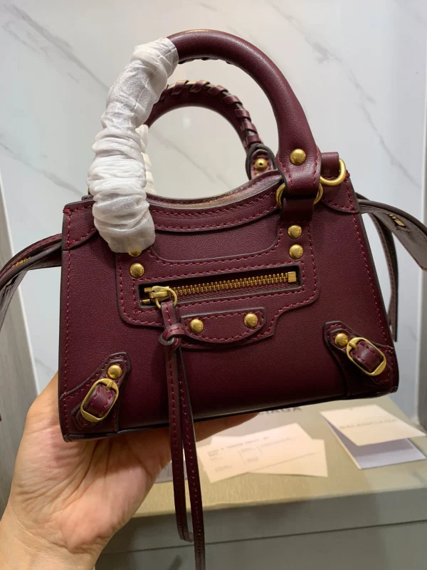 Burgundy Size: 18cm