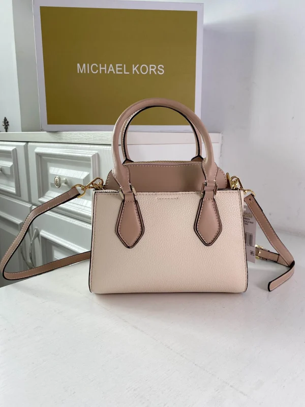 MK Crossbody Size: 23*18*12