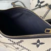 Louis Vuitton Size: 31 x 28 x 14 cm