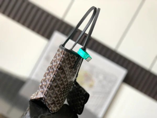 Men's handbag size: 35x39x14cm
