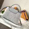 Louis Vuitton Size: 24x14x9cm