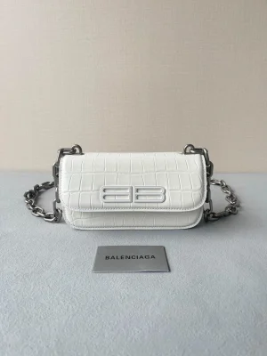 Crossbody Bag Size: 19✖️10✖️7cm