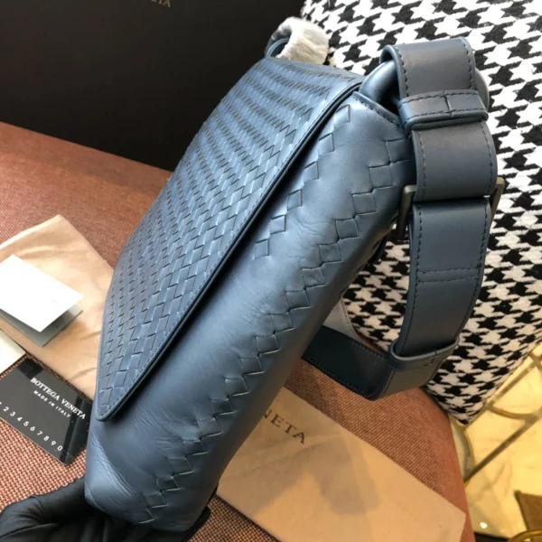 BV Briefcase Size: 32cm Blue