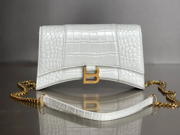 Crossbody bag Model: 198 Size: 22x13x5cm