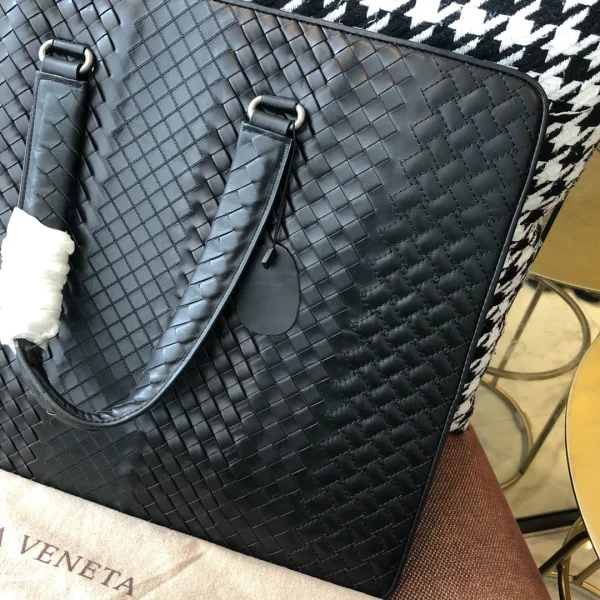 BV Briefcase Size: 43cm Black