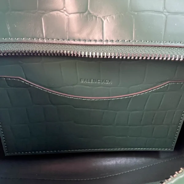 Balenciag Neo Classic Casual Size: 25*33*13*20cm