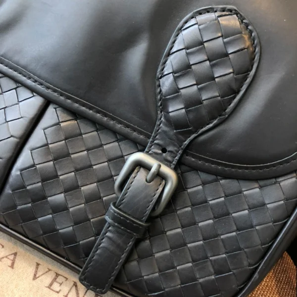 BV Briefcase Size: 32cm Black
