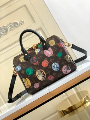 Louis Vuitton Size: 25.0 x 19.0 x 15.0 cm