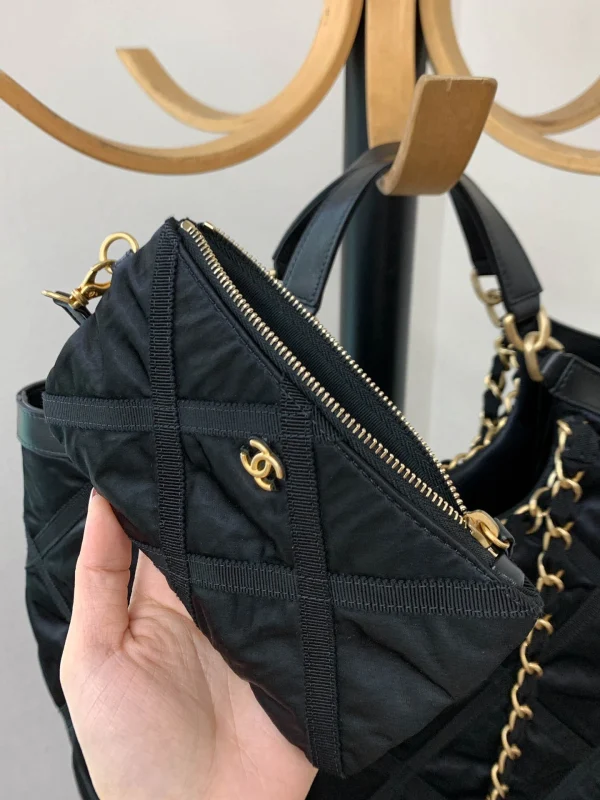 Black canvas rhombus size: 43*39*8cm Model number: 99149