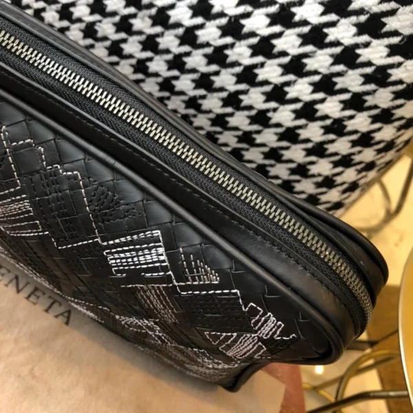 BV Briefcase Size: 37cm Black