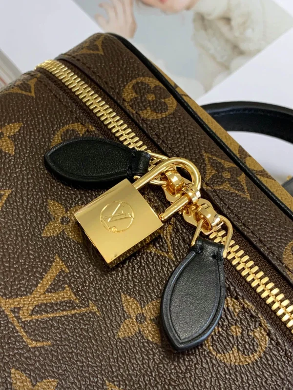 LV Model: M45165 Size:19*13*11cm