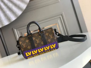 Autumn Collection LV Rubber theme Size: 21 x 12 x 9 cm