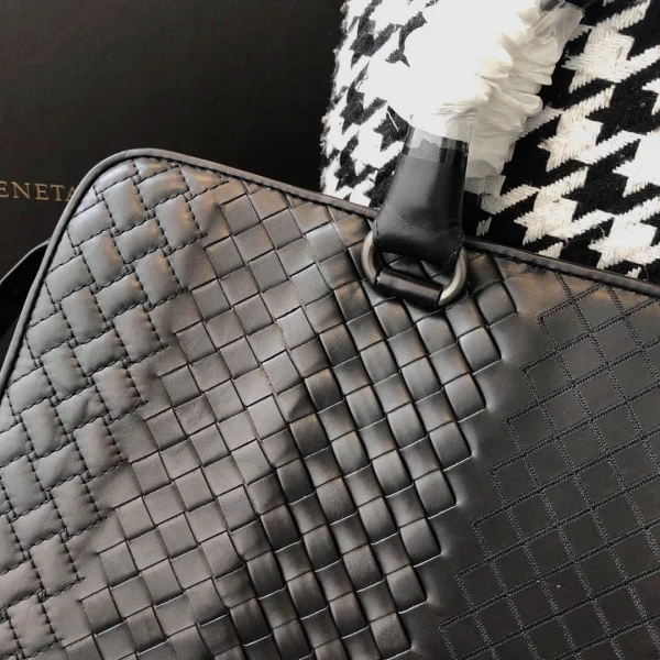 BV Briefcase Size: 39cm Black