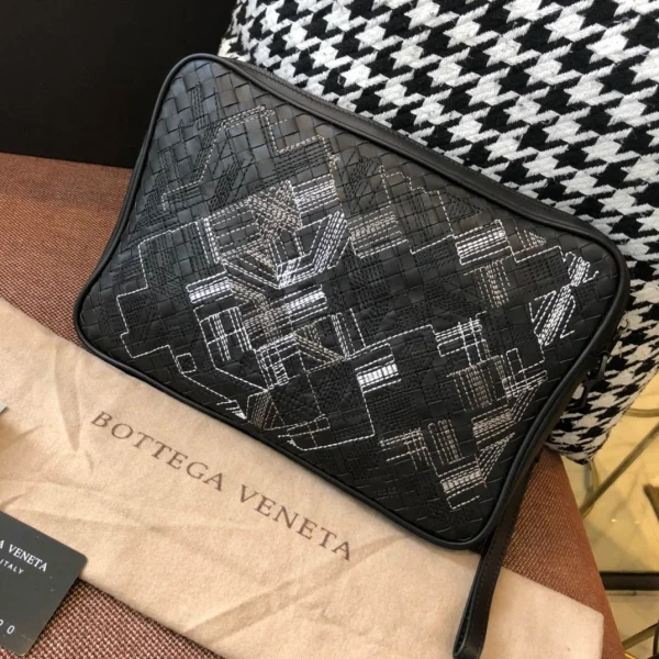 BV Briefcase Size: 37cm Black