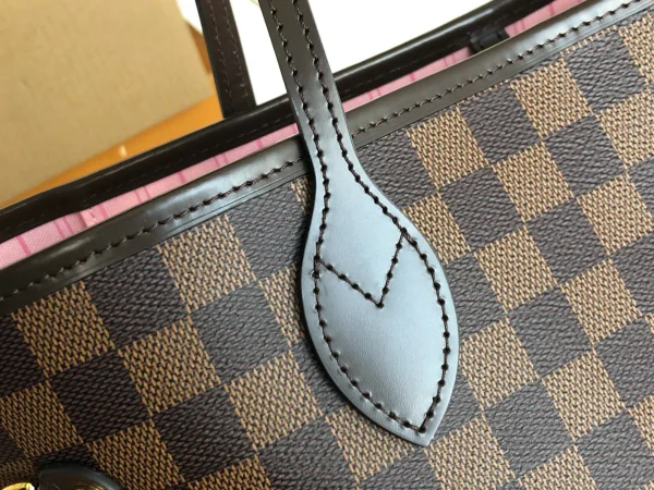 Louis Vuitton Size: 32*29*17cm
