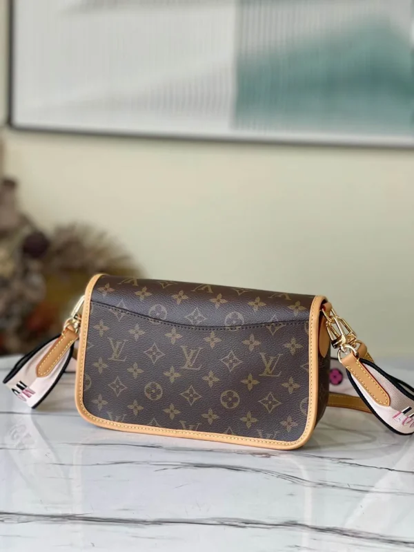 Louis Vuitton Size: 25.0 9.0 15.0 cm