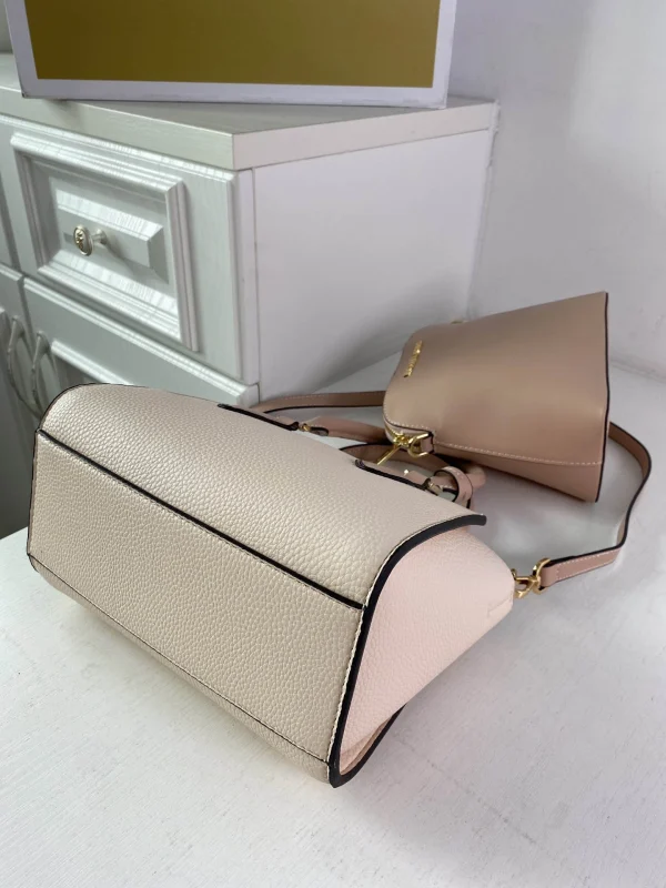 MK Crossbody Size: 23*18*12