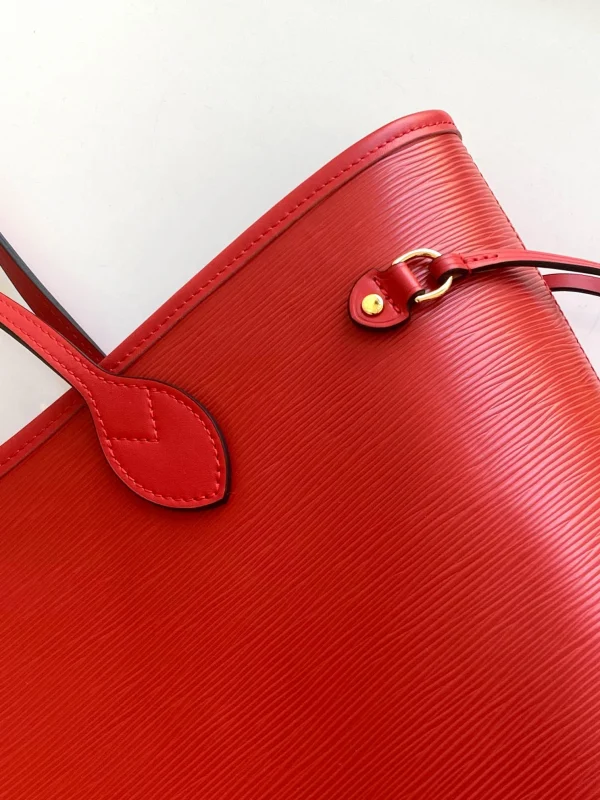 Louis Vuitton Size: 32x29x17cm