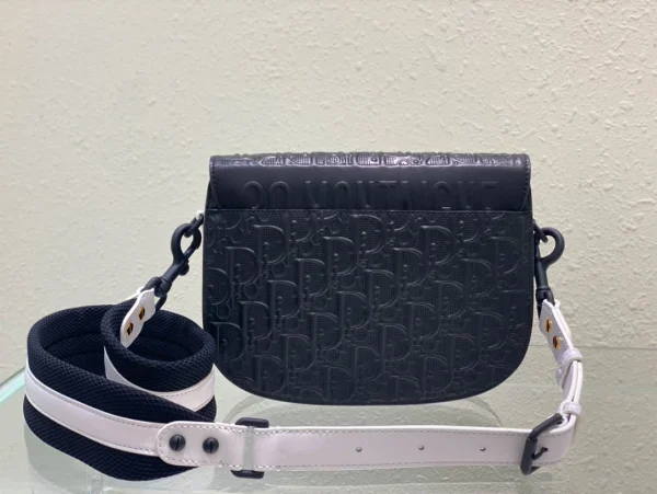 Bobby Clutch Size: 22cm