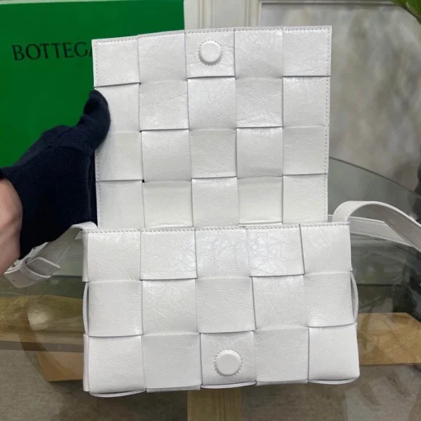 BV Bottega Veneta Cassette bag Size: 23x15cm