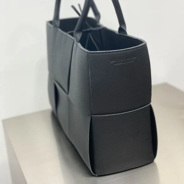 BV ARCO TOTE bag Size:38x25cm 609175