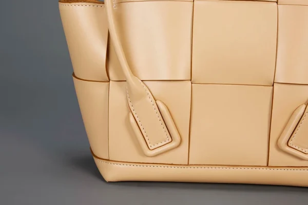 BV Bottega Veneta Arco33 Collection Bag Size: 33x21cm