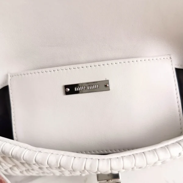 Miu Miu Diamond Chain Bag size: 22.5, 4.5, 12
