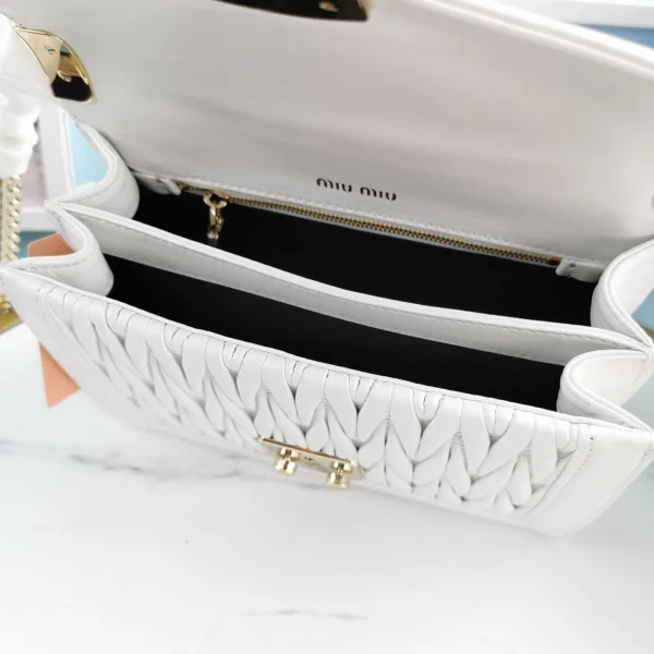 Miu Miu white Model: 5BD083 Size: 22X14X8cm