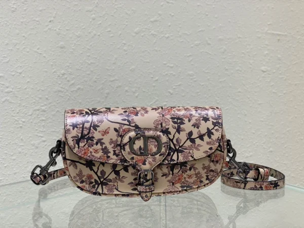 Bobby East-West bag Size 22cmx13x5