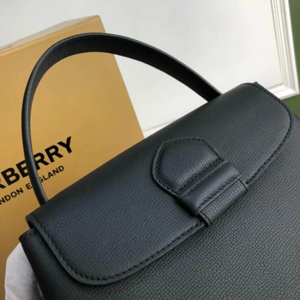 Calf leather bag Size:W25.5*H29*D10cm Code:400123