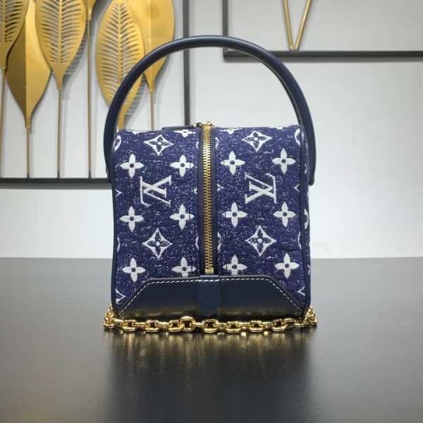 Louis Vuitton Size: 16.0x16.0x16.0CM