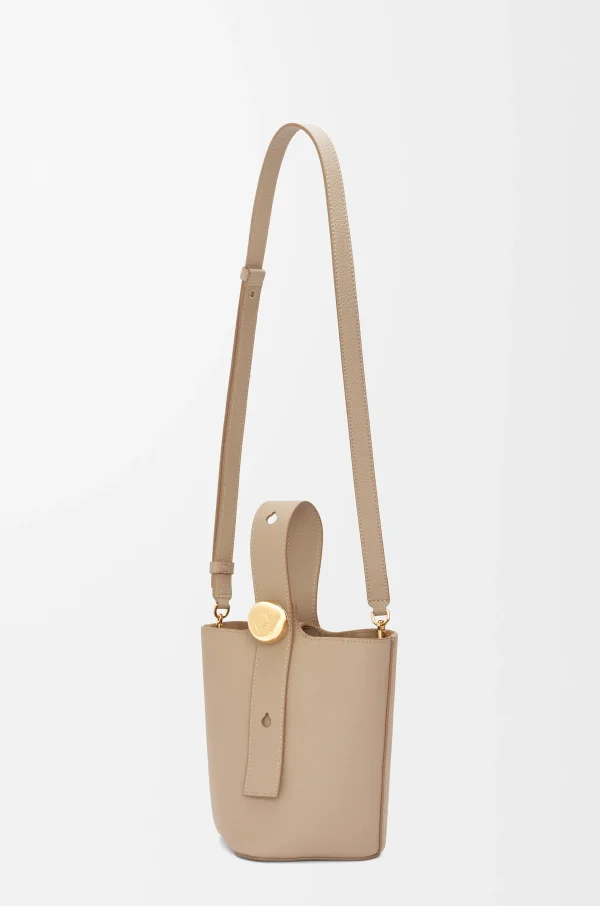 Loewe Pebble Bucket Size : 16*16*19.5cm