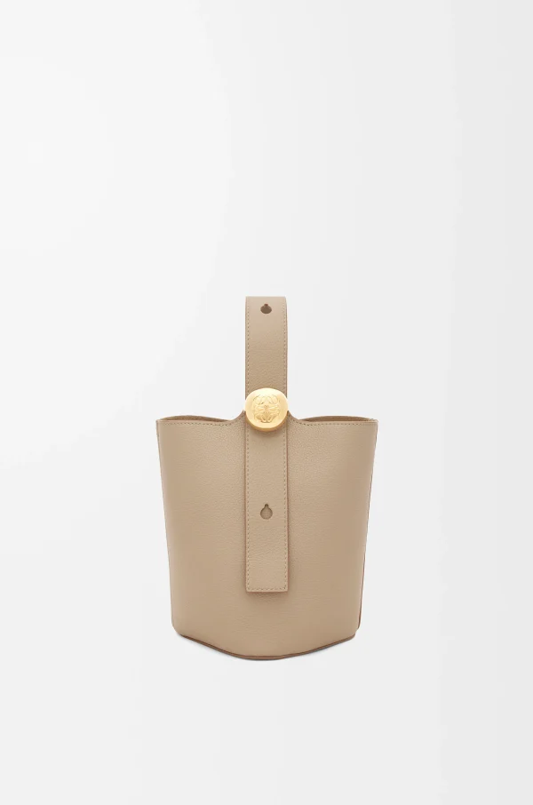Loewe Pebble Bucket Size : 16*16*19.5cm
