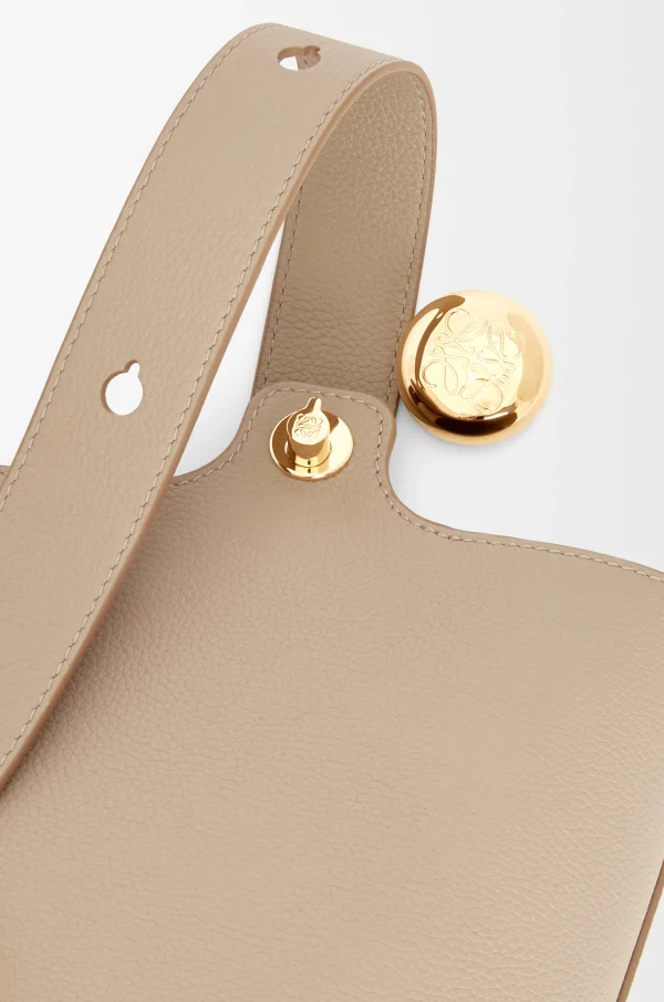 Loewe Pebble Bucket Size : 16*16*19.5cm