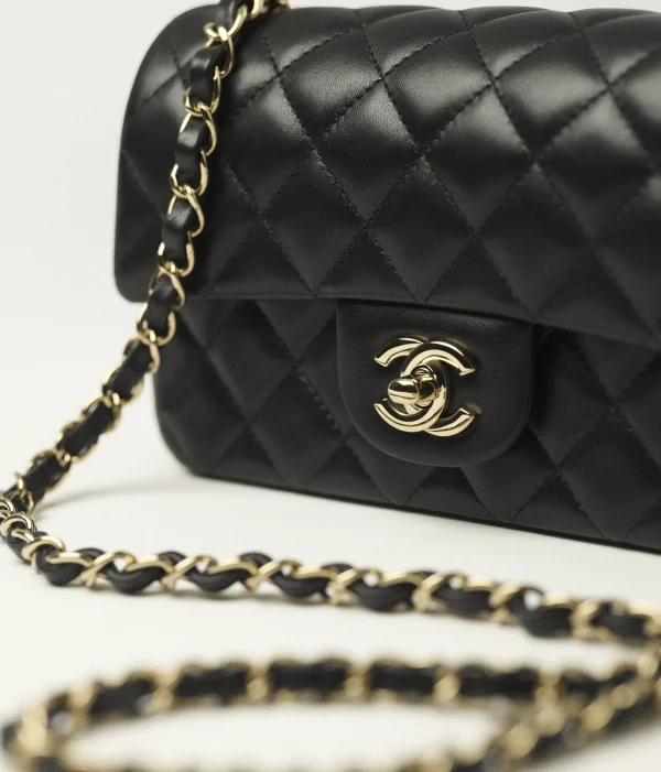 CHANEL SIZE : 12 x 20 x 6 cm