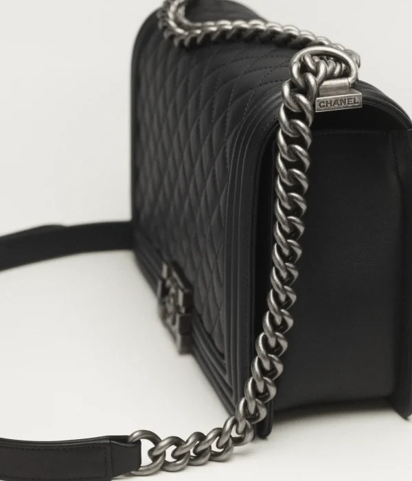 CHANEL BOY CHANEL SIZE : 17.5 x 28 x 7.5 cm
