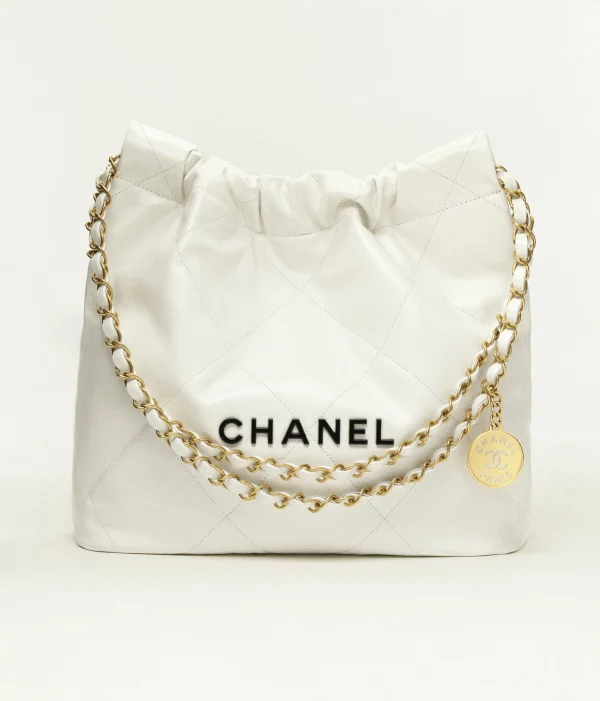 CHANEL 22 size : 35 x 37 x 7 cm