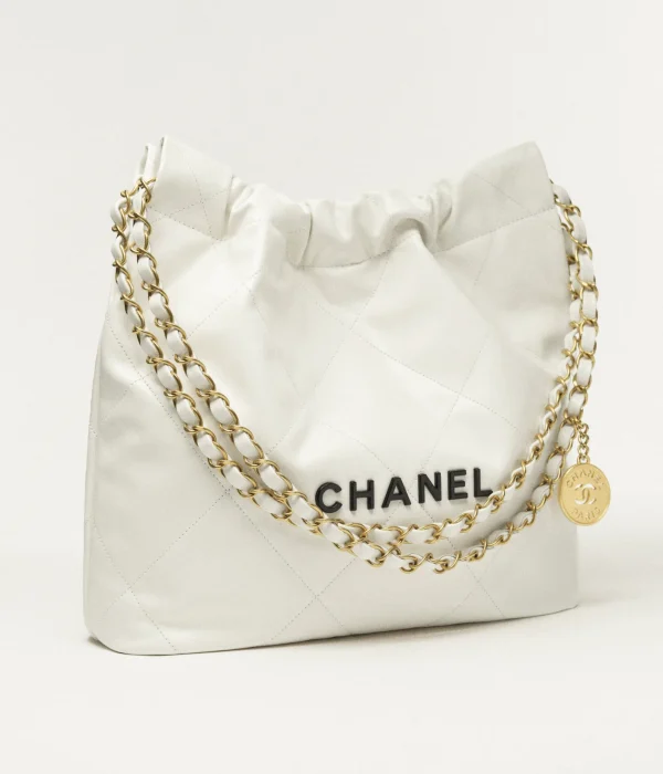 CHANEL 22 size : 35 x 37 x 7 cm